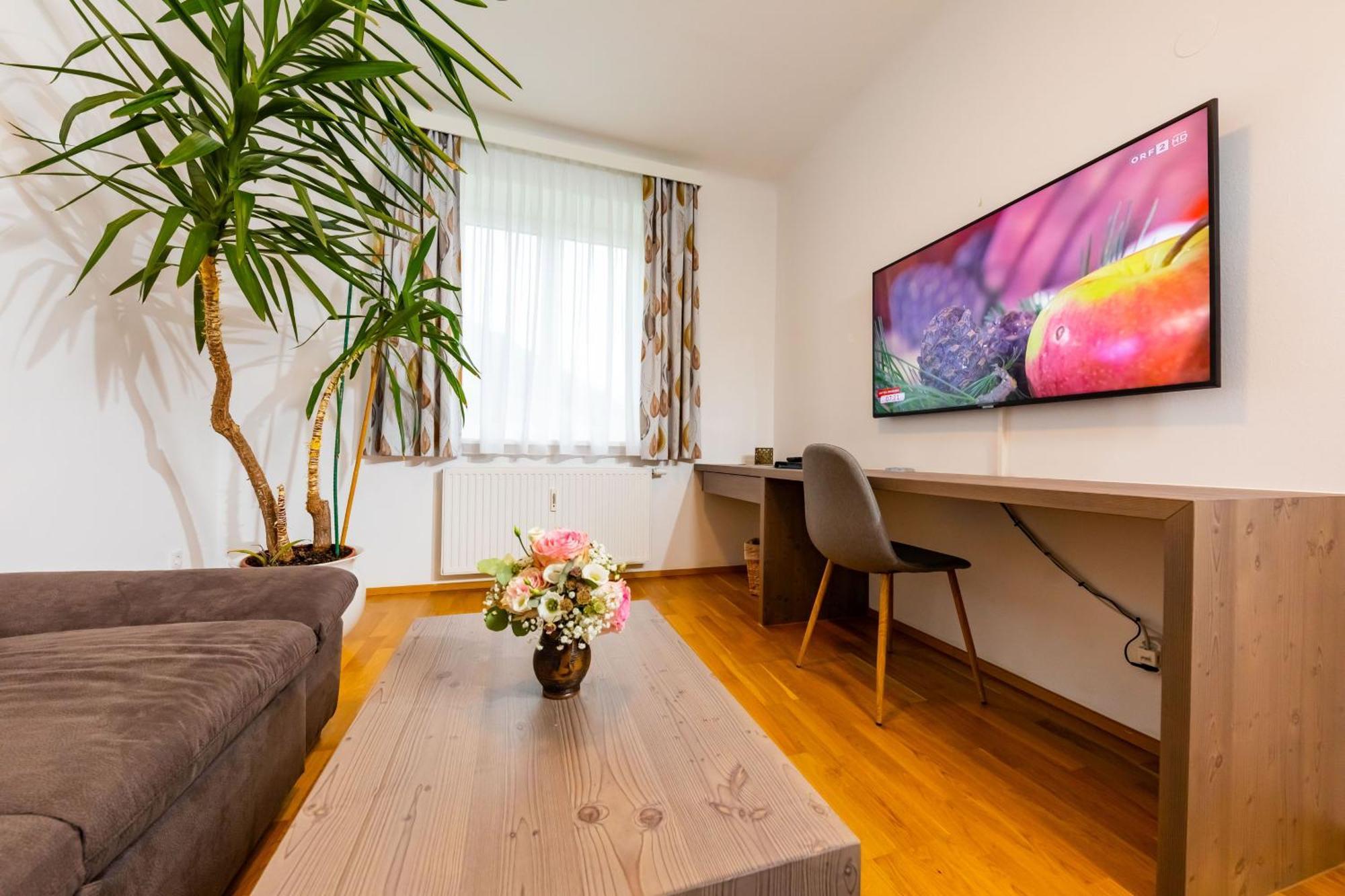 Apartmenthaus Pastner Am Teich Übelbach Exteriör bild