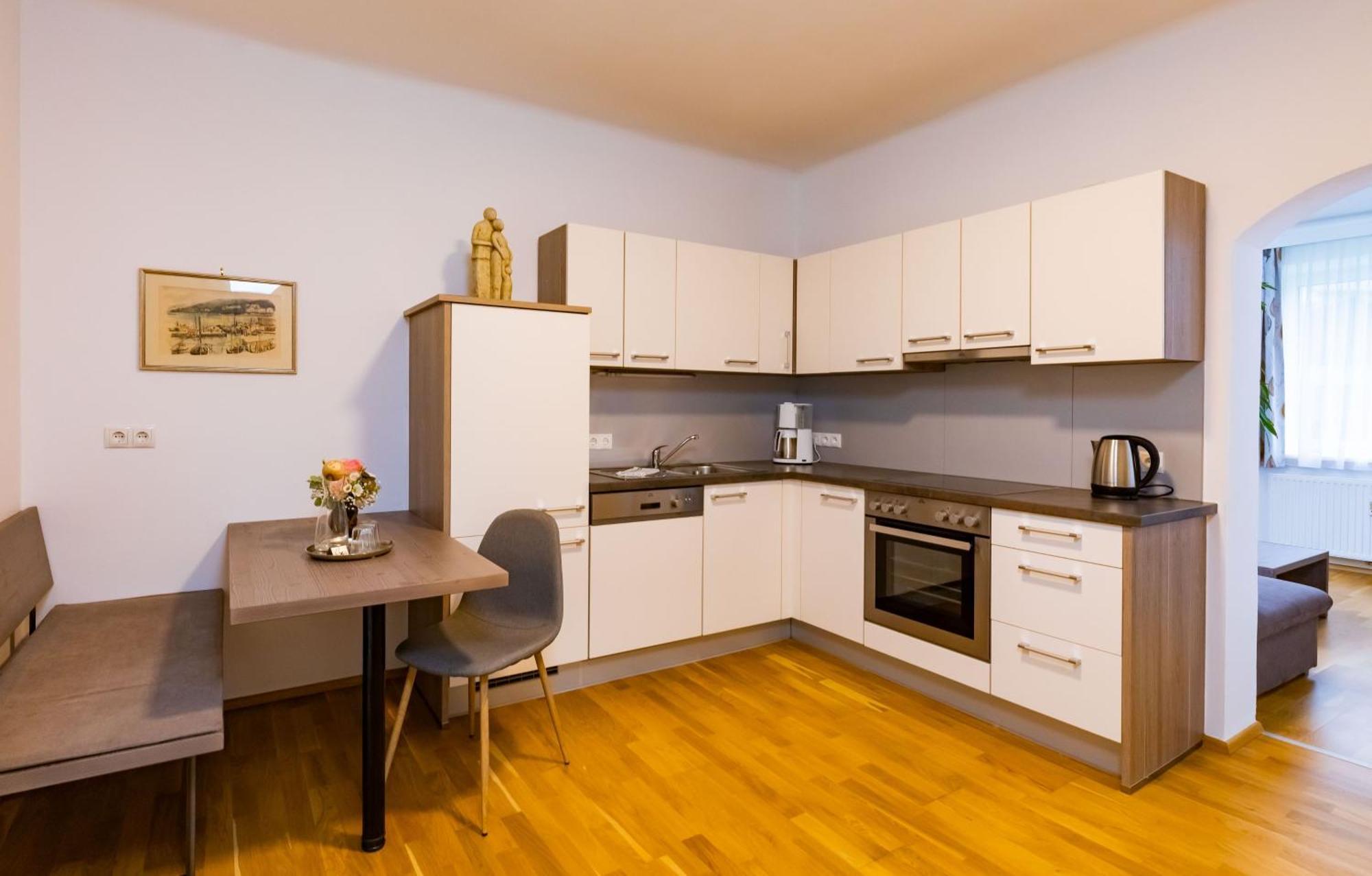 Apartmenthaus Pastner Am Teich Übelbach Exteriör bild