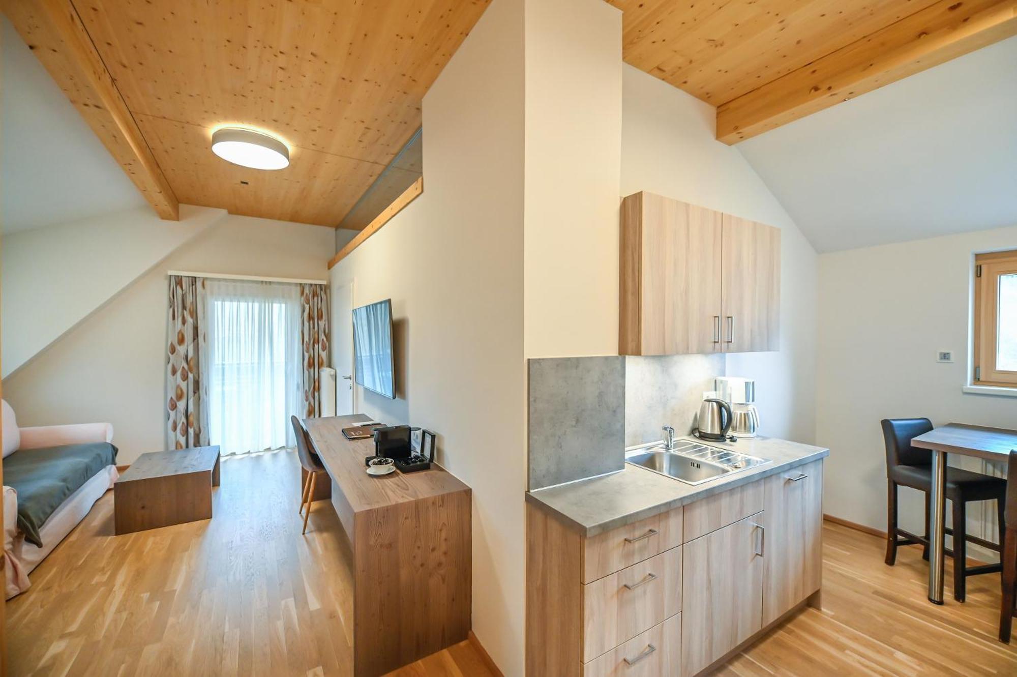 Apartmenthaus Pastner Am Teich Übelbach Exteriör bild
